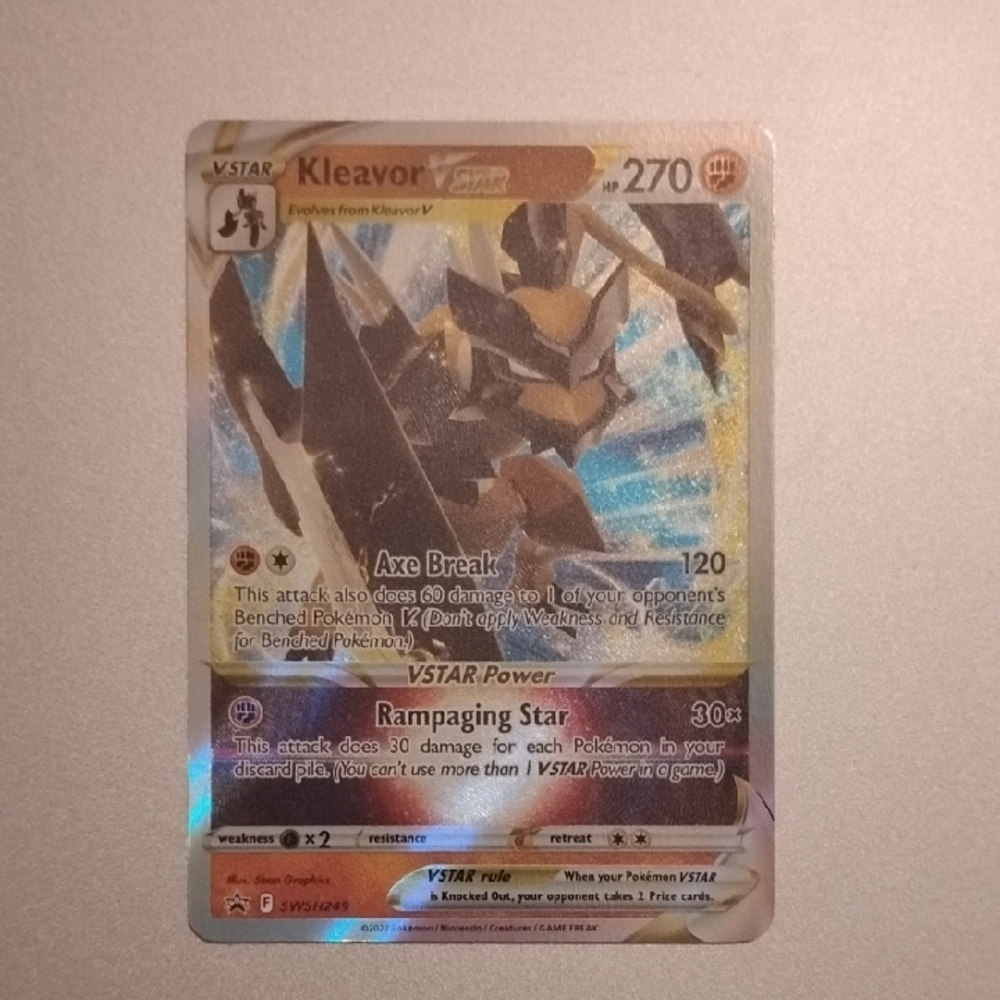 Kleavor VSTAR Pokémon Card
